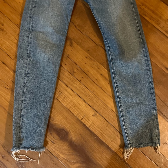 Levi’s denim pants wedgie style size 26 blue medium wash. - Picture 2 of 7